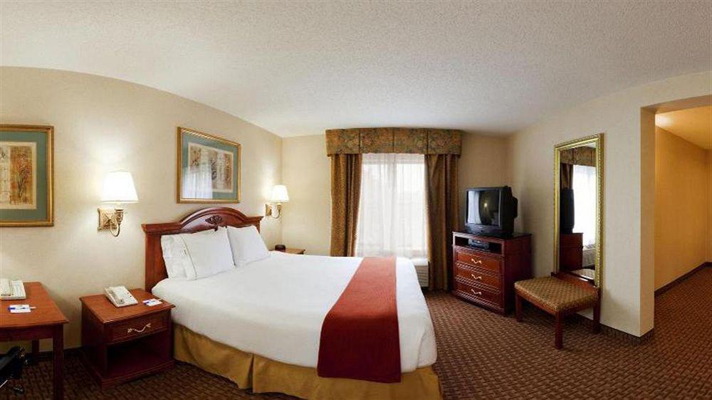 Holiday Inn Express Hotel & Suites Meadowlands Area By Ihg Carlstadt Zewnętrze zdjęcie