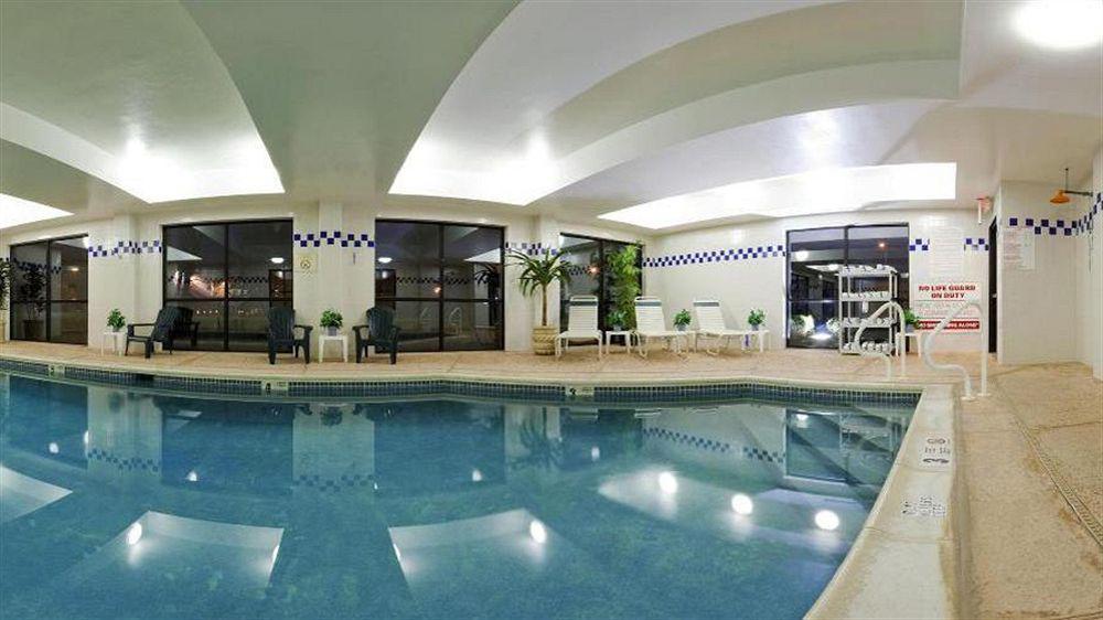 Holiday Inn Express Hotel & Suites Meadowlands Area By Ihg Carlstadt Zewnętrze zdjęcie