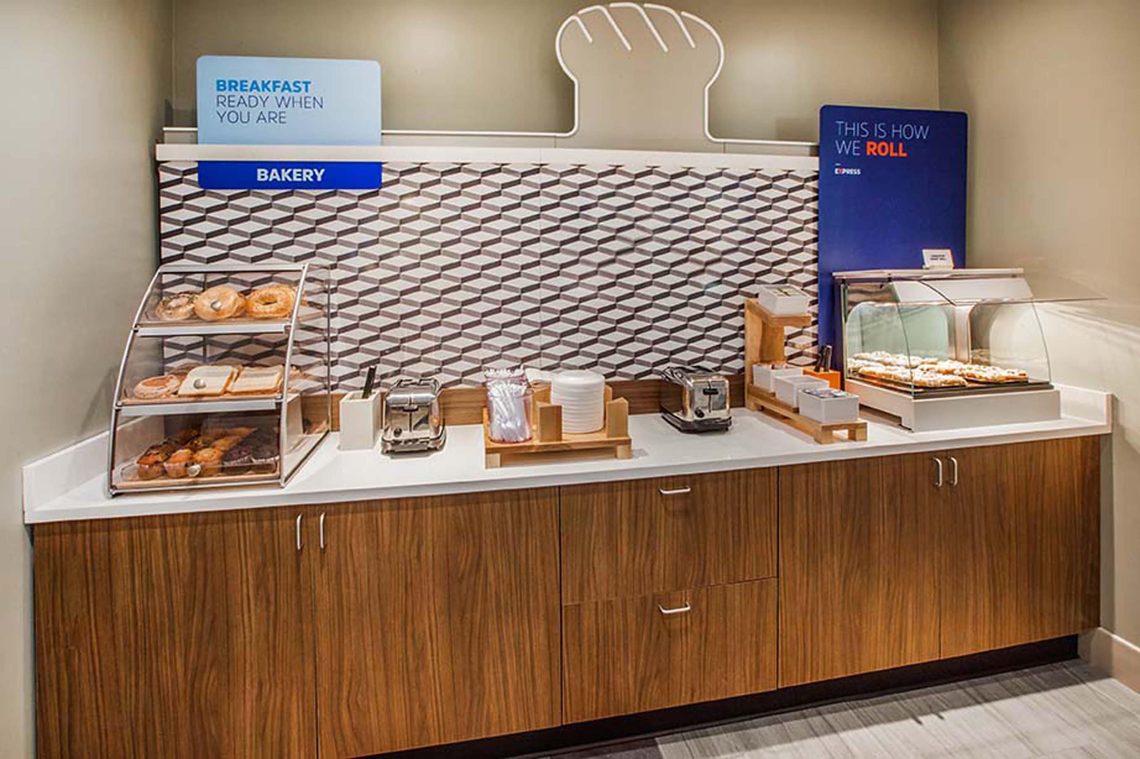 Holiday Inn Express Hotel & Suites Meadowlands Area By Ihg Carlstadt Zewnętrze zdjęcie