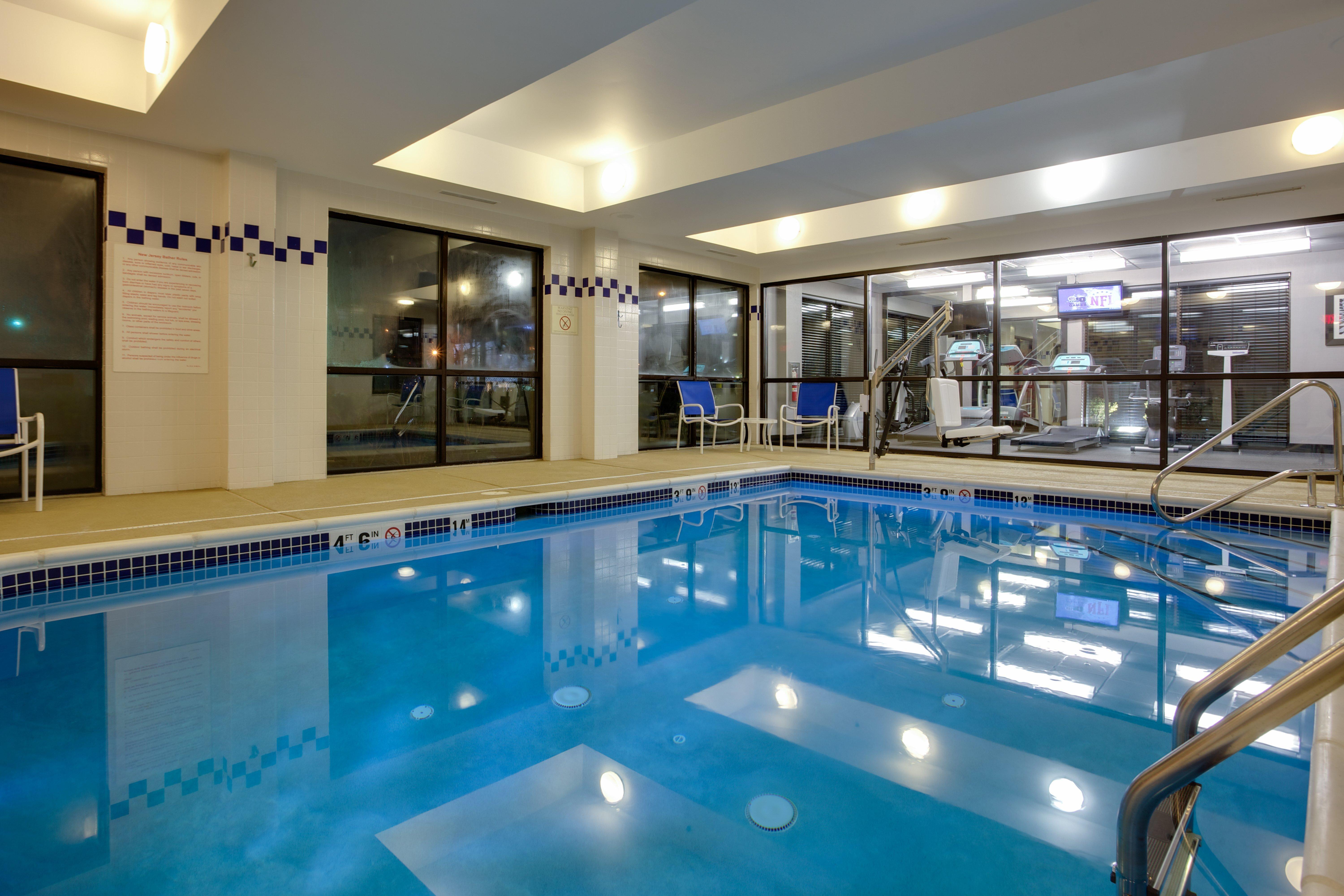 Holiday Inn Express Hotel & Suites Meadowlands Area By Ihg Carlstadt Zewnętrze zdjęcie